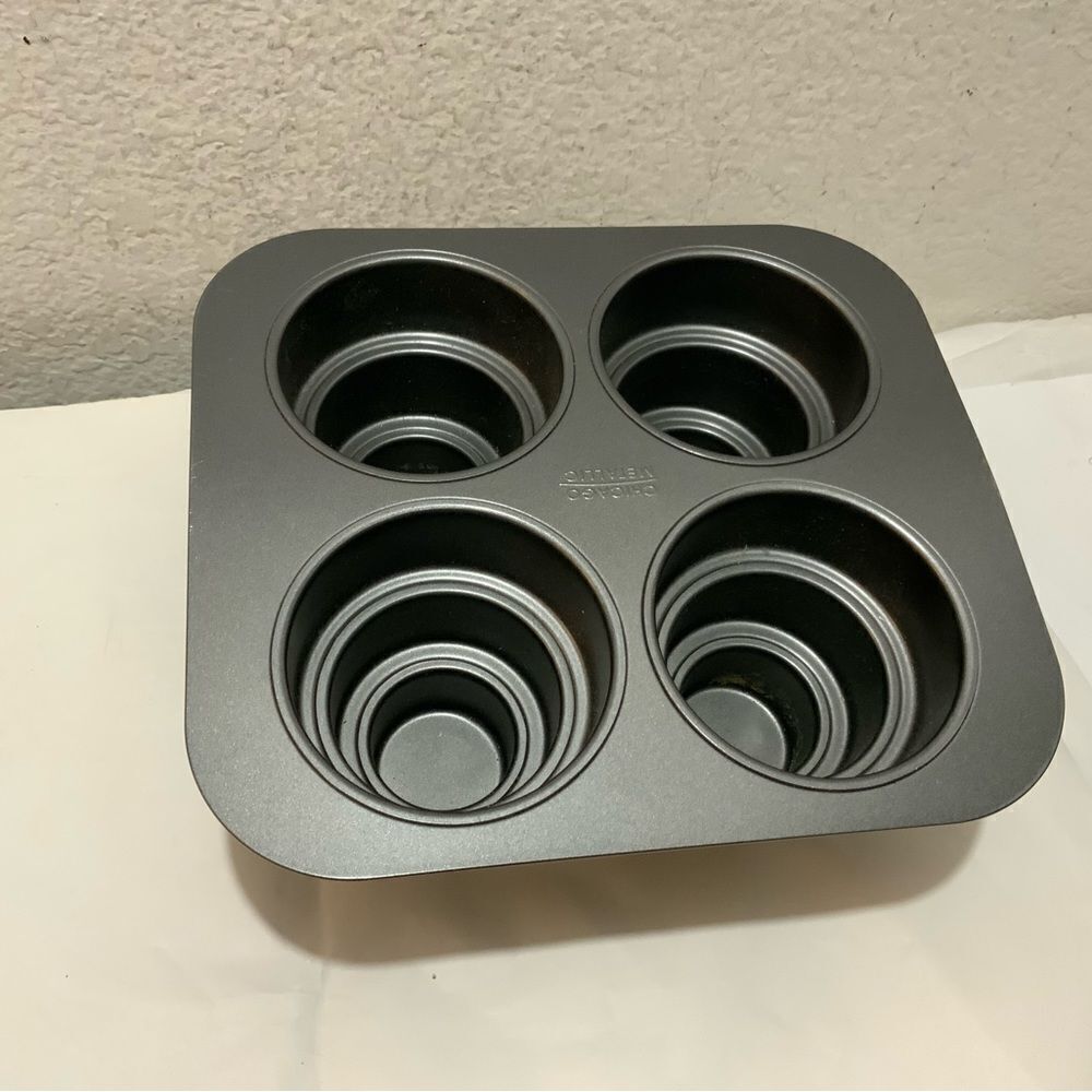 Chicago Metallic Professional Heavy Duty Multi-Tier Cake Pan Makes 4 Little Cake